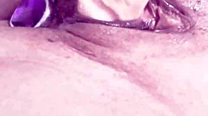 vem enfiar seu pau nessa buceta gulosa e puta