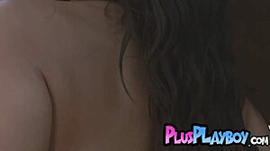 Tru Kait比基尼穿得超性感