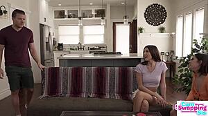 继妹让继弟大快朵颐她的丰满胸部