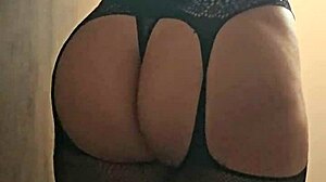 Mature woman visits with big ass