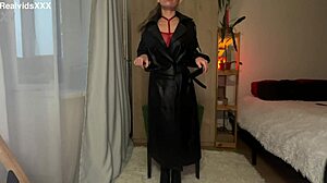 Amateur explores solo play with toys