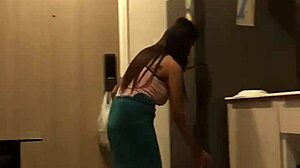 泰国美女炫耀她的大奶