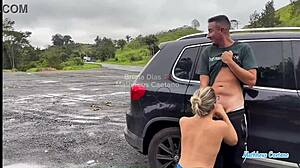 Dei carona para amiga da minha esposa e ela caiu de boca na minha pika e depois fodemos na beira da estrada