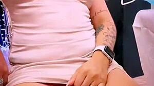 随性妻子在朋友婚礼上公开露点