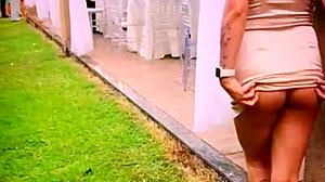 随性妻子在朋友婚礼上公开露点