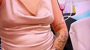 随性妻子在朋友婚礼上公开露点