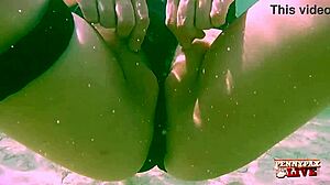 Penny Pax水下性爱放松场景