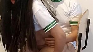 我的女孩让我拍我们教室性爱。她让我保证不分享！