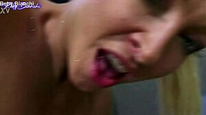 痴迷于舔屁股在这个复古法国场景