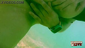 Penny Pax水下性爱放松场景