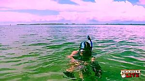 Penny Pax水下性爱放松场景