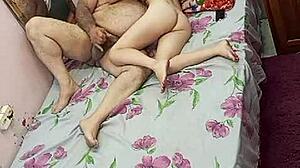 这18+小妞被老毛兽吞噬狂干