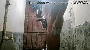 加尔各答小伙浴室独玩大屌，嗨翻天