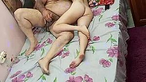 这18+小妞被老毛兽吞噬狂干