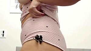 Wow, Ruivinha Flashes Her Tits and Pink Pussy in Solo Masturbation!