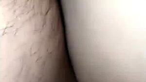 Mi sexy hermanastra dorme na sala, não resisto e rompo seu culo antes de alguém chegar! 😈