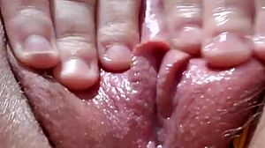 I’m rubbing my clit and cumming so hard!