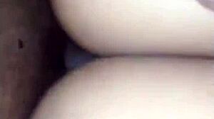 Mi sexy hermanastra dorme na sala, não resisto e rompo seu culo antes de alguém chegar! 😈