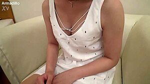 哇，日本大奶业余妹子玩玩具超带劲！