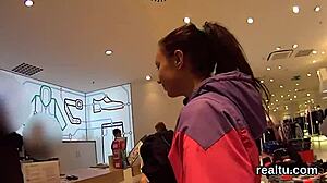 Raylene和Samantha Ryan狂舔骚屄！