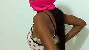 棕发骚货在宿舍和继兄疯狂后入无套性爱