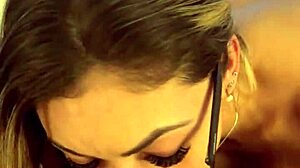 在吞下他的鸡巴前让男人疯狂渴望！