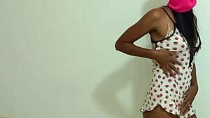 棕发骚货在宿舍和继兄疯狂后入无套性爱