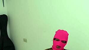 棕发骚货在宿舍和继兄疯狂后入无套性爱