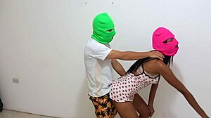 棕发骚货在宿舍和继兄疯狂后入无套性爱