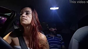 safada pega homem se masturbando no banco de trás