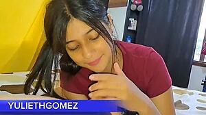 巨大奶子Angela Spades享受她曲线身体里的那根大包皮鸡巴吗？