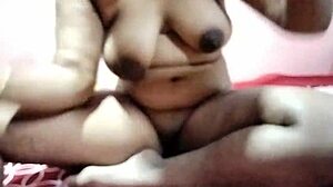 Indian actress in homemade scene