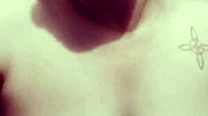 Auroraestelar pees and masturbates while bathing in the shower