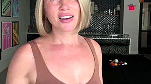 堕落演员Alexey Panin和Sugarnadya及巨乳女友在圣迭戈裸体海滩狂欢