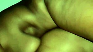 丰满熟女吞吃粗壮肌肉鸡巴，大阴道激烈动作