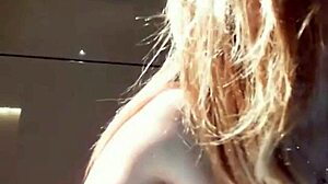 Dea Squirts In Berlin Shower