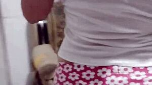 Auroraestelar pees and masturbates while bathing in the shower