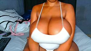 Bubble Butt Ebony Plays With Fat Pussy In First Time Twerk