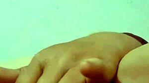 哥伦比亚人妻黄瓜插穴厨房玩食