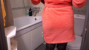 hot milf in wet pantyhose tights teases ass and tits! wet pussy dripping in leggings fetish bath!