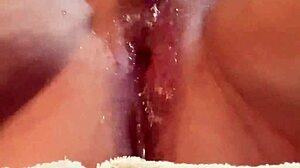 嘿，你看过这BBW用玻璃棒狂喷吗？