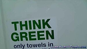 金发英国妹子加入团体吸吮和操色情明星，欧洲风格