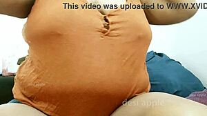 泰米尔性感阿姨炫耀大奶子和巨乳