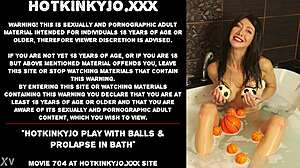 hotkinkyjo plays with balls and prolapses in bath