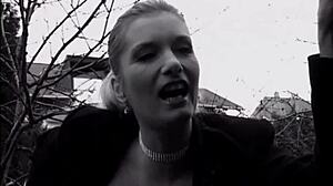 意大利骚货被肛指和操到湿高潮颜射