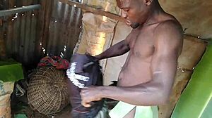 射精干帅哥大屁股妈妈骑鸡巴坐脸