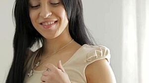 肮脏的Konatsu Aozona亚洲口交导致内射，最佳JAV带手指和自慰动作