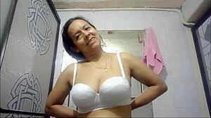 预览宝贝用Agarabas和Olpr灭火特写