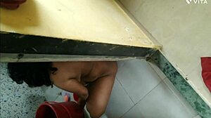 妻子在丈夫外出时享受大鸡巴后入式