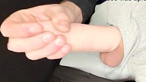 观看RobbyStrokes包皮延长器释放巨大射精！18+蓝眼睛少女高潮合集与巨屌美国动作。